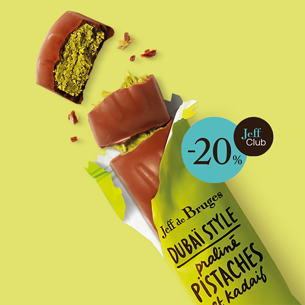 Visuel promotionnel d'une barre chocolatée praliné pistache de la collection Snacking Jeff de Bruges